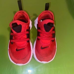 Nike toddler gym shoes